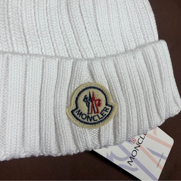 New Women’s Moncler Ribbed Knit White Beanie with Pom-Pom - Picture 2 of 4